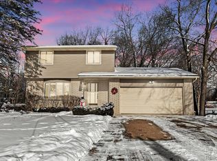 10014 Burgess Ct, White Lake, MI
