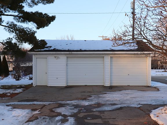 2-car detached garage