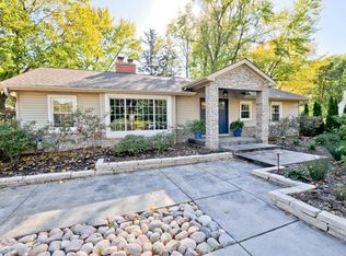 21 Sunset Rd, Bloomington, IL 61701