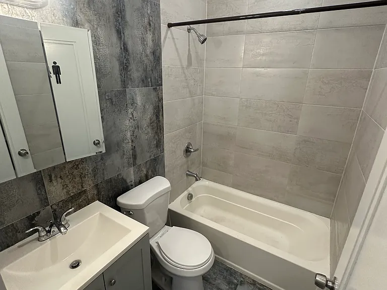 535 Hawthorne Ave #203C — Photo 8