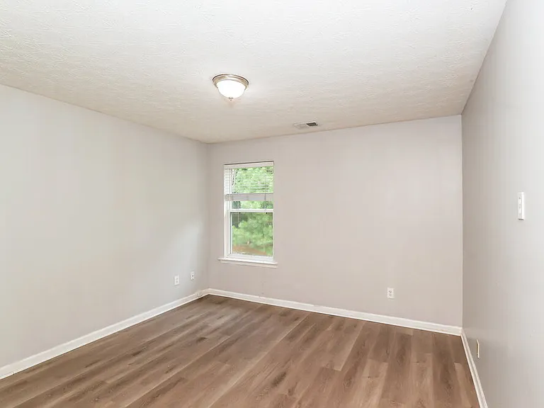 2894 Edgewater St SW — Photo 14