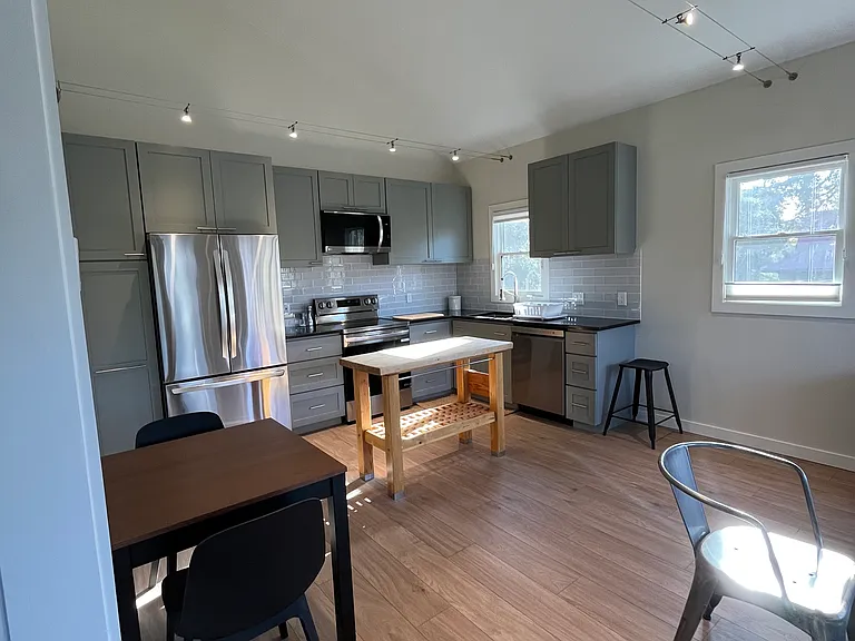 full kitchen, modern lighting, high cieling