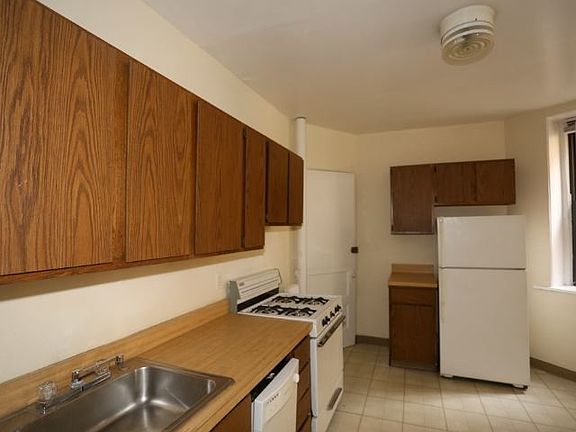 4th image of 438 W Belden Ave #D30