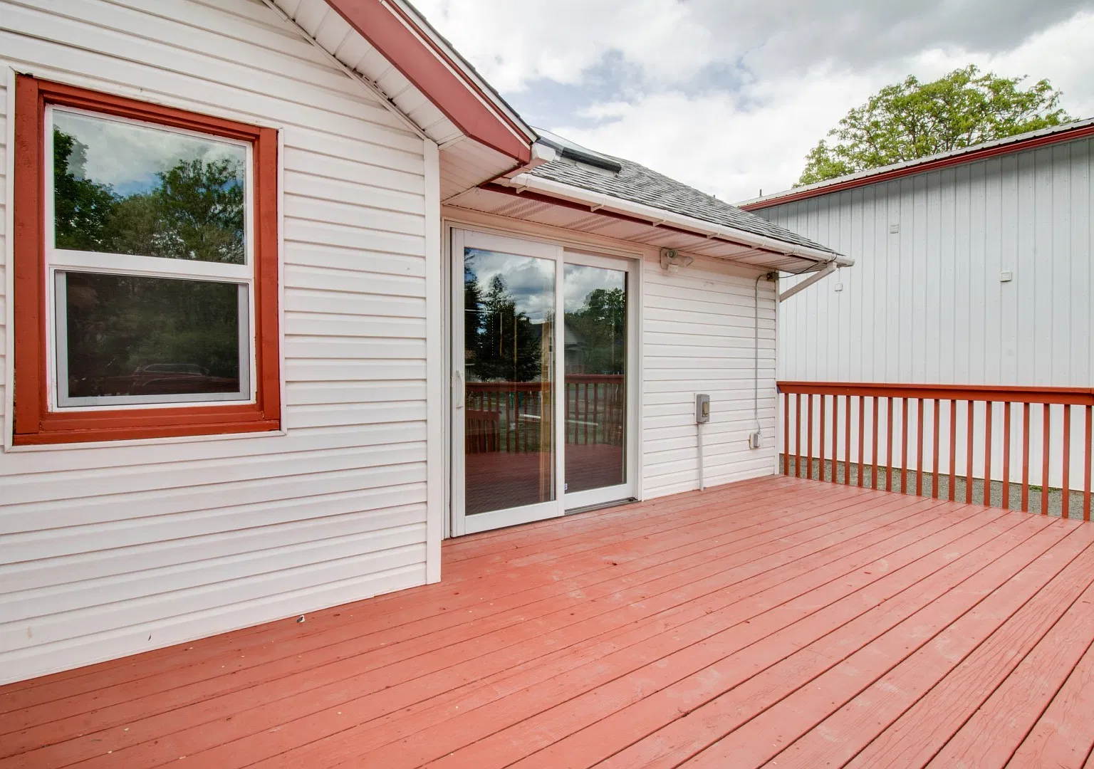 6 bed, 1830 sqft, $2,100 — Photo 2