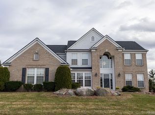 4320 Redding Cir, Grand Blanc, MI 48439