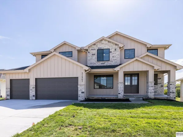 21907 Parkview Dr, Gretna, NE 68028
