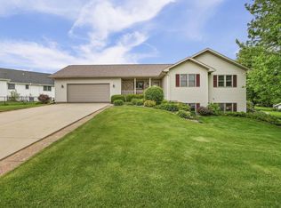 605 Prairie Hills Drive, Dodgeville, WI 53533