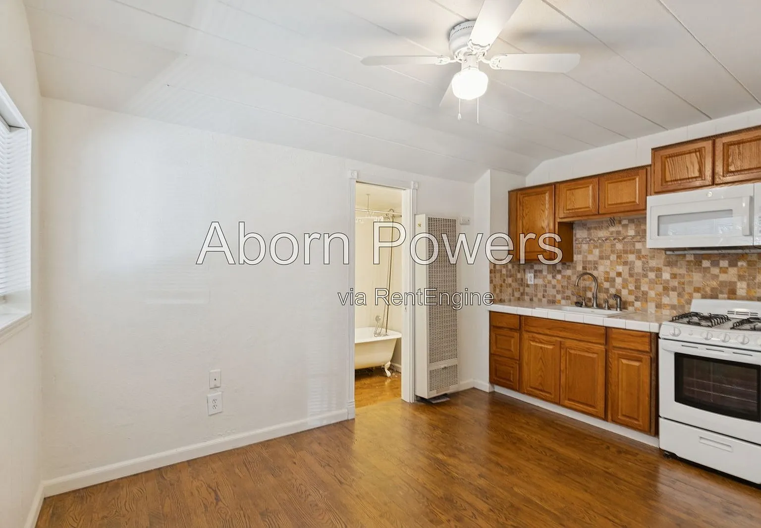 Studio, 1.0 bath, $800 — Photo 2
