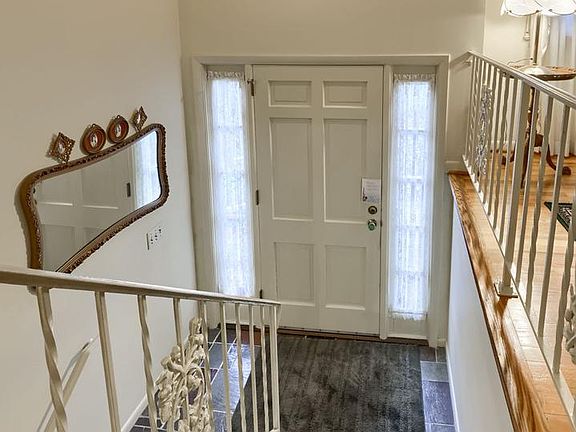 3rd image of 18 Meadow View Dr