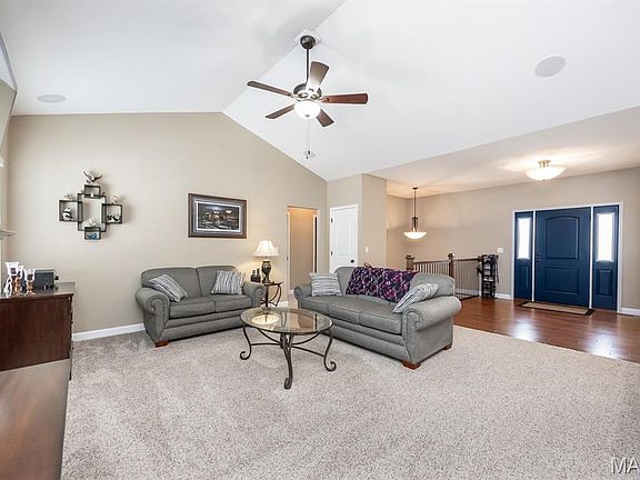 3rd image of 505 Lake Vista Way