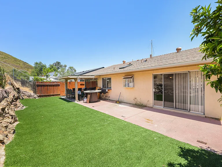 15262 Calle Juanito — Photo 6