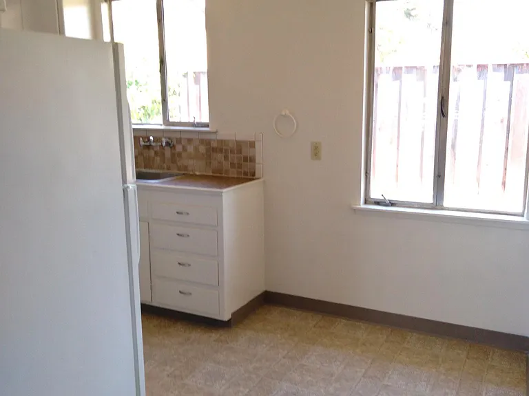 1293 Grove Way #1293 — Photo 4