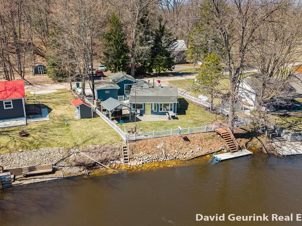 7566 Main St, Newaygo, MI 49337