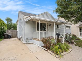 17552 Smith St, Riverview, MI 48193