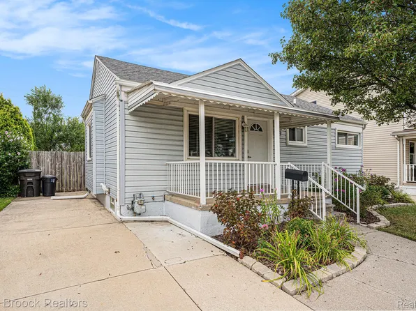 17552 Smith St, Riverview, MI 48193