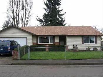 525 Baldwin Ave NE photo 1