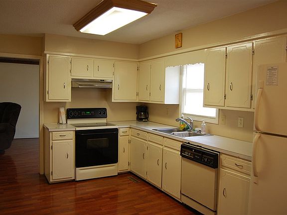 4th image of 95 Hillmount Dr