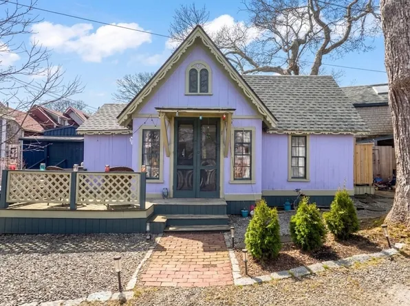 1 Pease Ave, Oak Bluffs, MA 02557