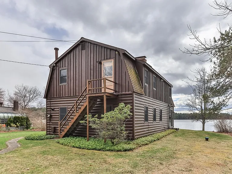 7 Howards Grv — Photo 2