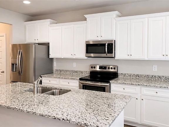 5th image of 684 Ragan Ct