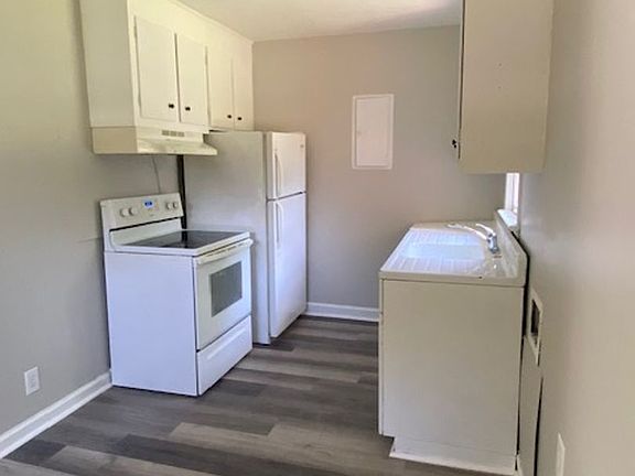 3rd image of 114 Hadley Dr APT B