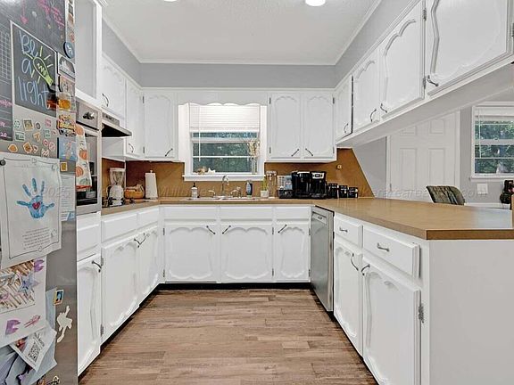 5th image of 330 Sellers Rd