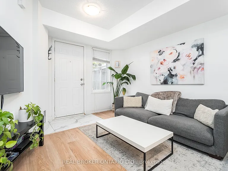 11 Niagara St W #32 — Photo 14
