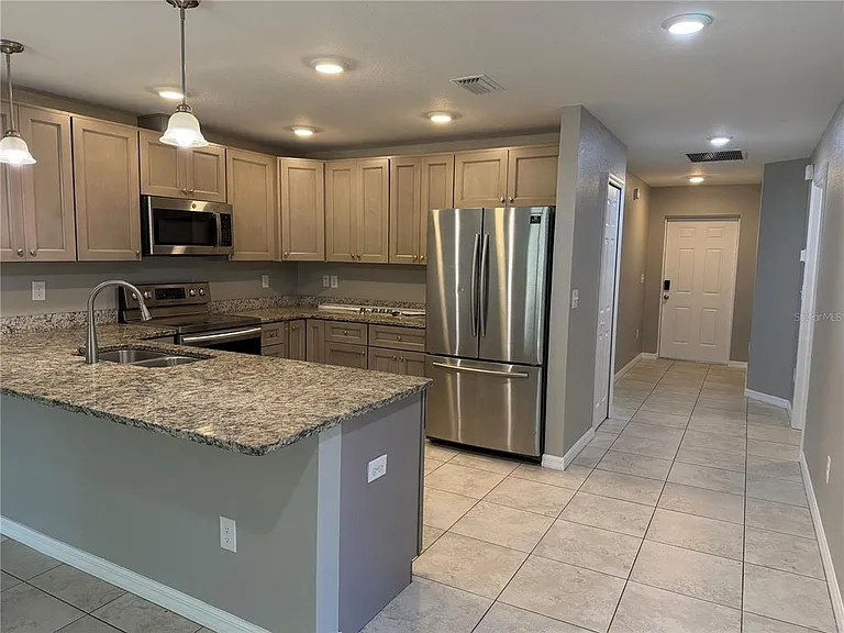 17107 Thompson Ave #17107 — Photo 3