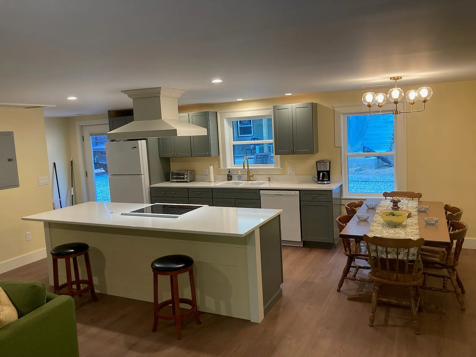 2 bed, 846 sqft, $2,175 — Photo 2