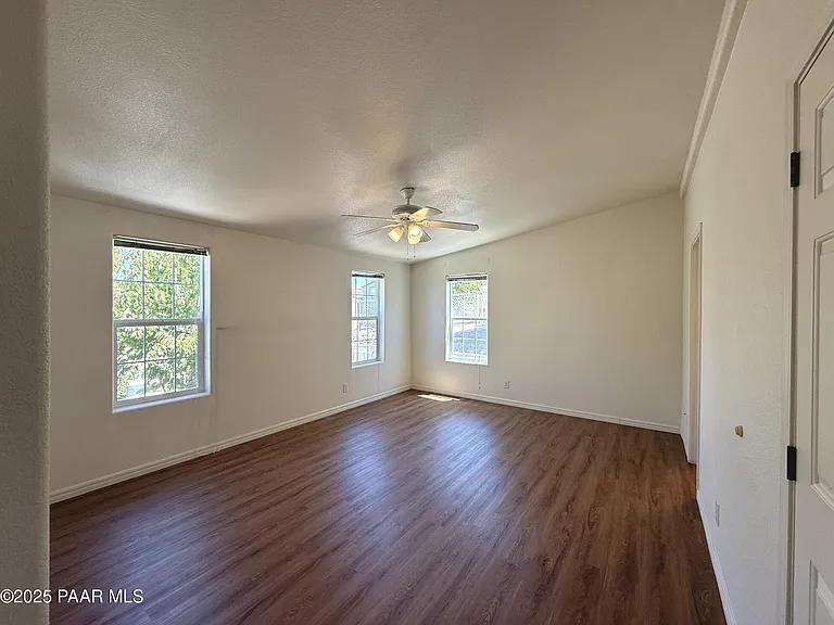 1116 Samantha St — Photo 15