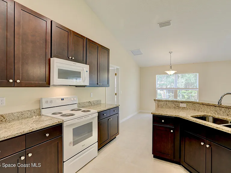 743 Breakwater Ter — Photo 19