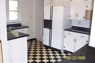 4th image of 785 N Calumet Ave