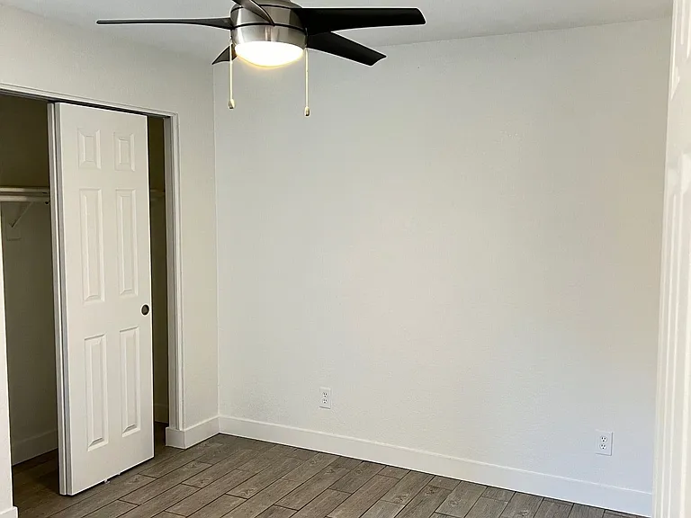 366 N Delaware St — Photo 20