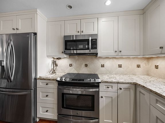 5th image of 381 Great Oak Rd APT 9