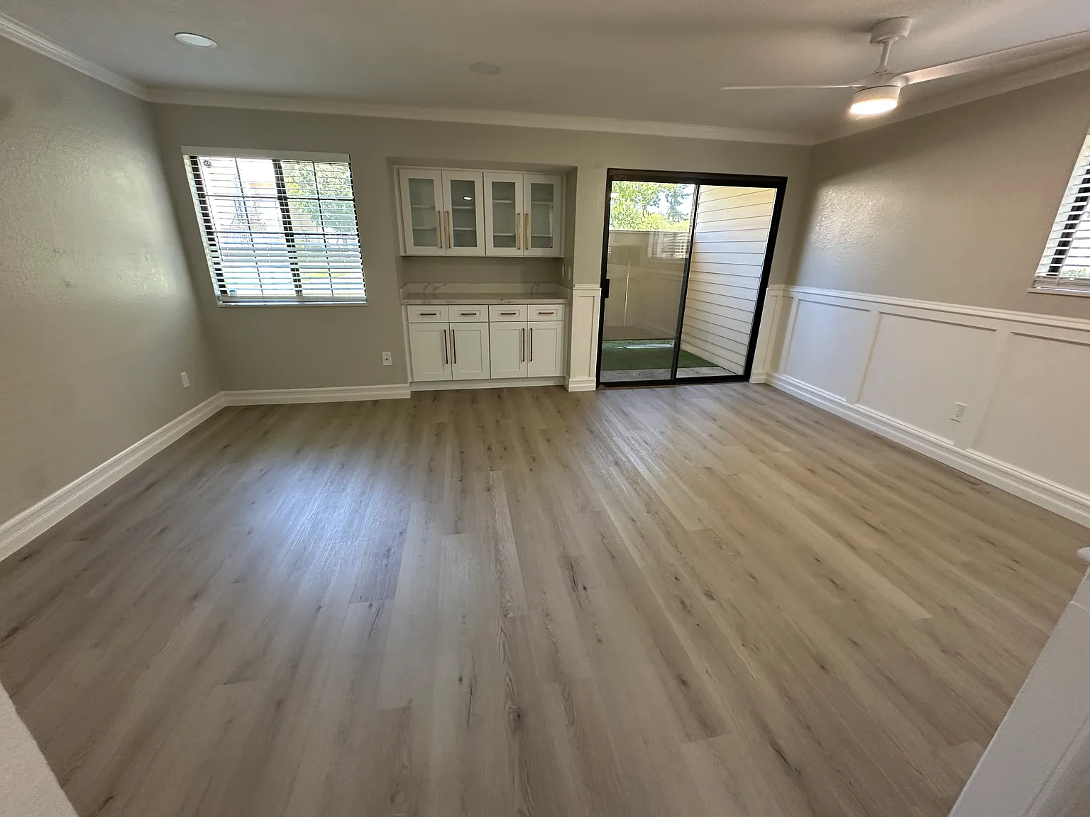 2 bed, 929 sqft, $2,200 — Photo 3