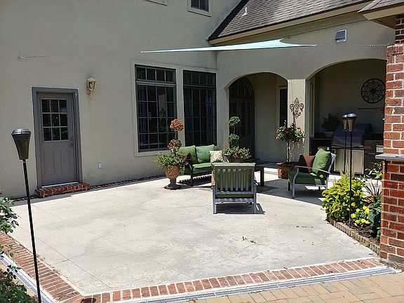 2nd image of 101 Keeneland Ln