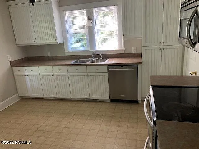 2301 E 4th St — Photo 7