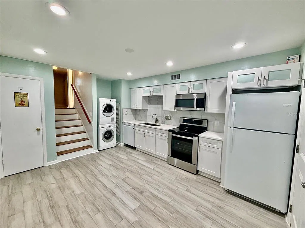 2 bed, 1.5 bath, 1044 sqft, $1,900 — Photo 3