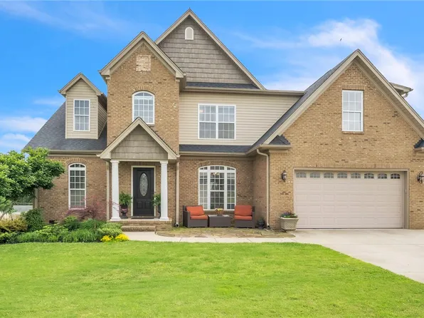 14 Bilbury Way, Travelers Rest, SC 29690