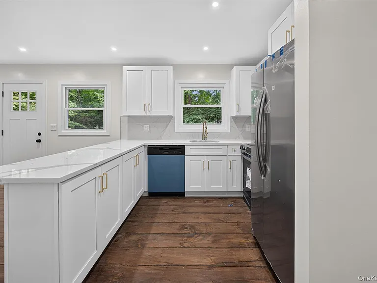 179 Roosevelt Rd — Photo 14