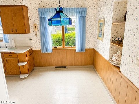 4th image of 839 Deborah Dr