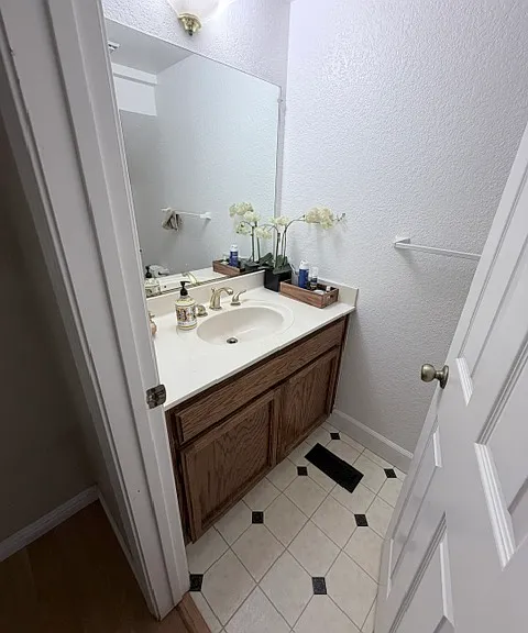 Half common bathroom