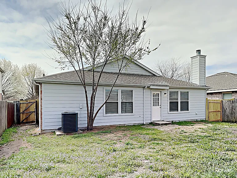 8901 King Ranch Dr — Photo 16