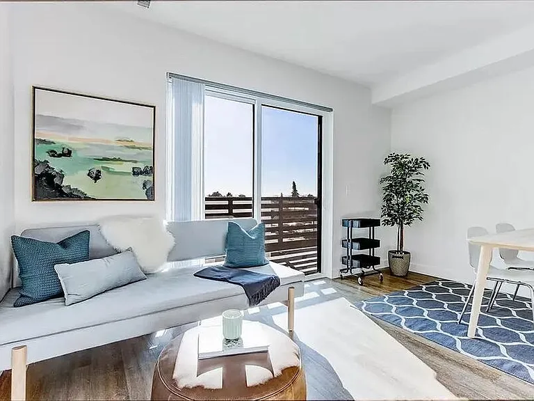 4045 Broadway — Photo 15