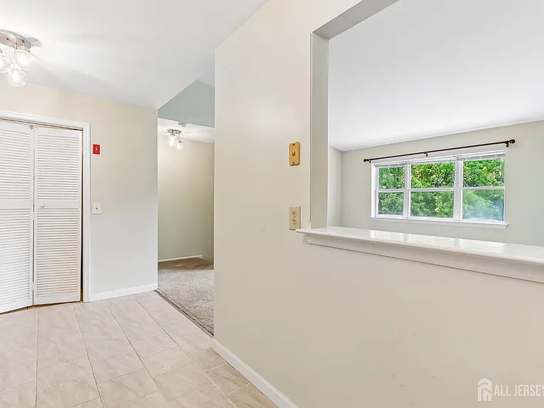 4 Chelsea Dr — Photo 5