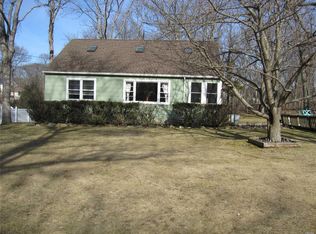 11 Lincoln Ave, Mount Sinai, NY 11766