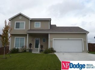 1706 Ridgeview Dr, Papillion, NE 68046