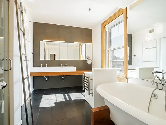 Rented by Sotheby's International Realty | media 36