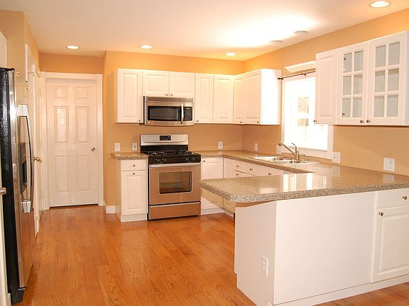 2nd image of 563 Glenmont Ave