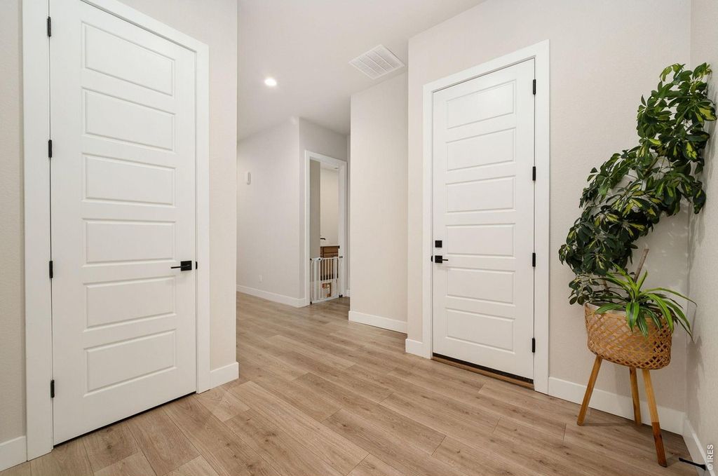1780 Barefoot Dr